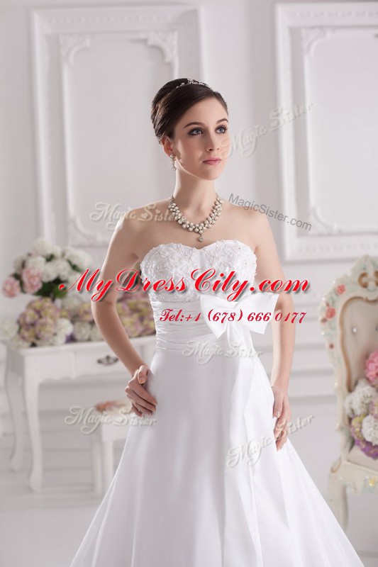 White Sweetheart Neckline Lace and Bowknot Wedding Dresses Sleeveless Lace Up