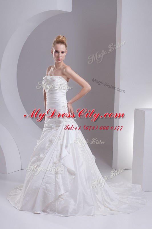 White Strapless Neckline Hand Made Flower Wedding Dresses Sleeveless Side Zipper