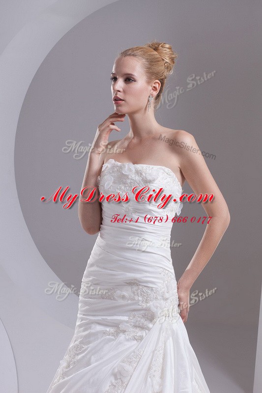 White Strapless Neckline Hand Made Flower Wedding Dresses Sleeveless Side Zipper