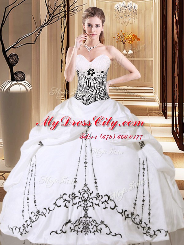 Sophisticated Embroidery and Pick Ups Quince Ball Gowns White Lace Up Sleeveless Floor Length