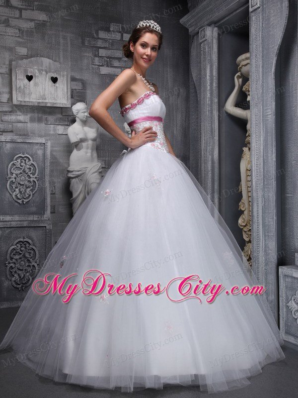 Elegant White Strapless Quinceanera Dress with Beading